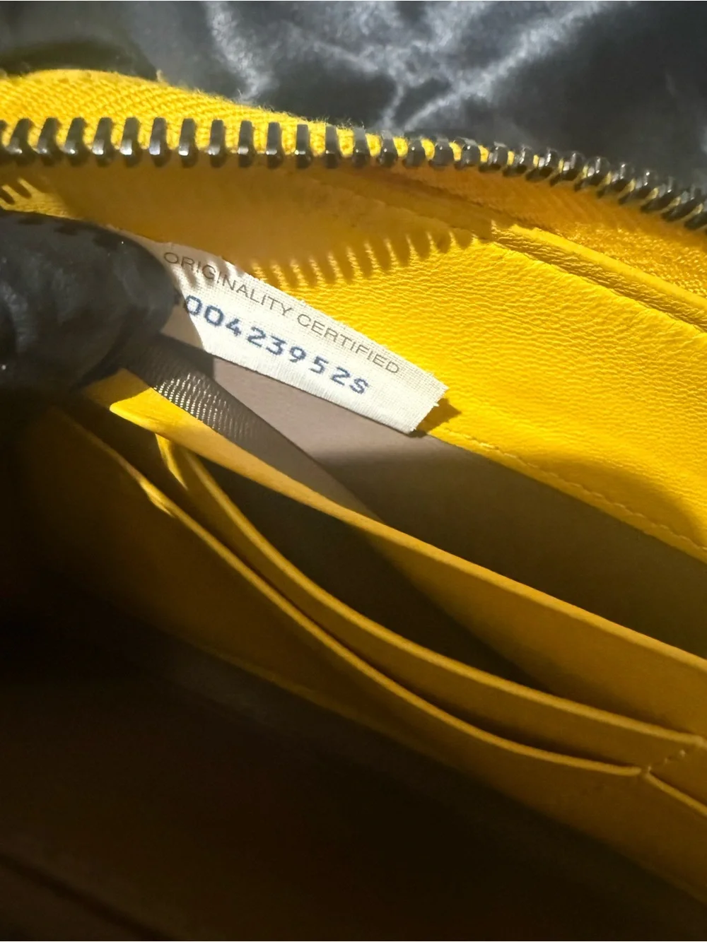 AUTHENTIC BOTTEGA VENETA ZIPPY WALLET